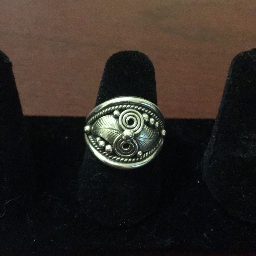 Very Unique Silver Ring. - image 4